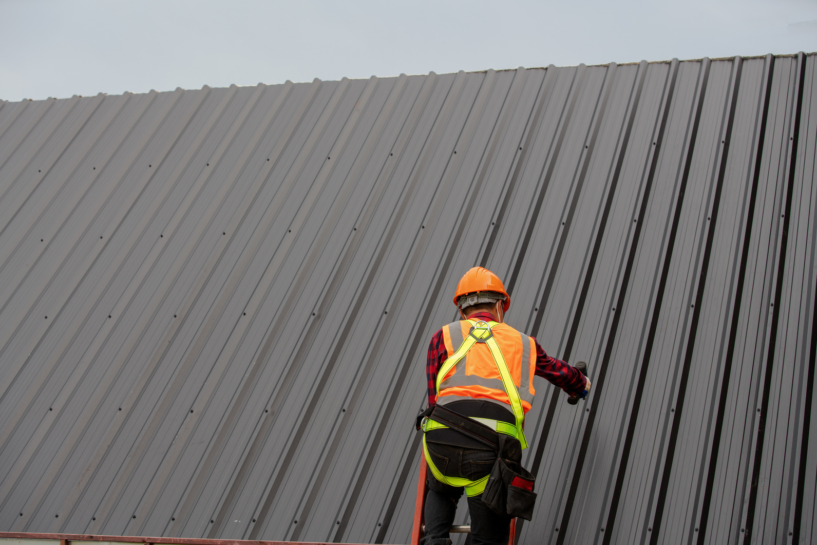 Rubberproof application on a metal roof